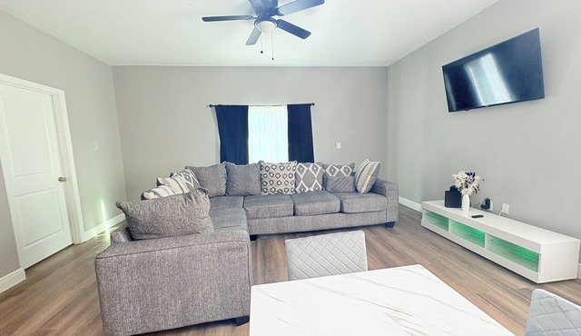 Luxury Family Retreat Sleeps 8 Near Disney World