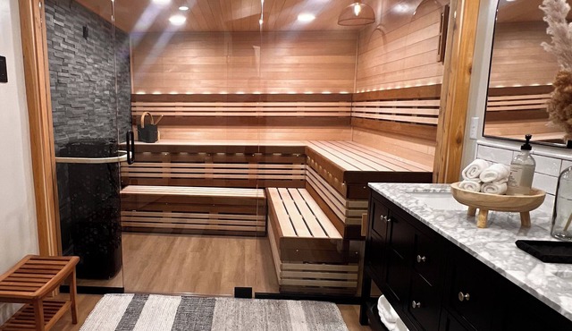 Luxury Family Stay + Sauna Hot Tub 20 min to World-Class Skiing