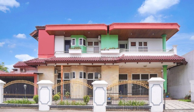 Luxury Family Stay with Extra Space and Free WiFi