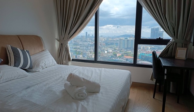 Luxury Family suites | Infinity Pool | City View |