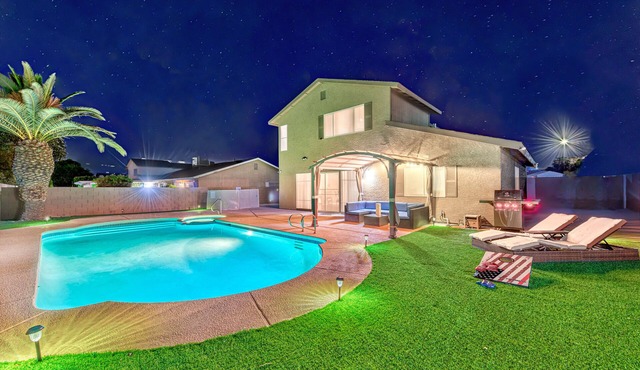 ☀ Luxury Family Vacation! Mini Golf - Heated Pool and Spa - RV Parking