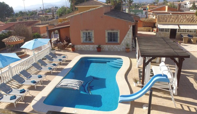 Luxury family villa with private saltwater pool & casita near Alicante