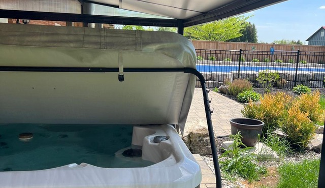 Luxury Farm Stay | Olympic Pool, Hot Tub & 3-Bed Guest Suite