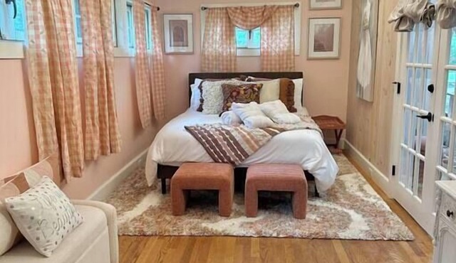 Luxury Farm Stay-The Cottage at Glenrose - Wolf Pine Hollow