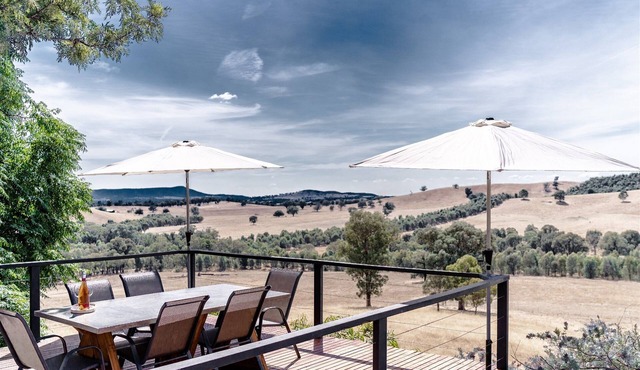 Luxury Farm Stay with Breathtaking Views – Sleeps 9, Close to Benalla