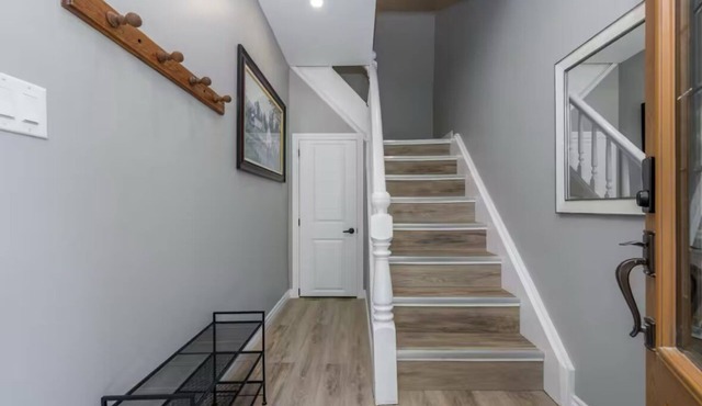 Luxury Farmhouse in the heart of Barrie
