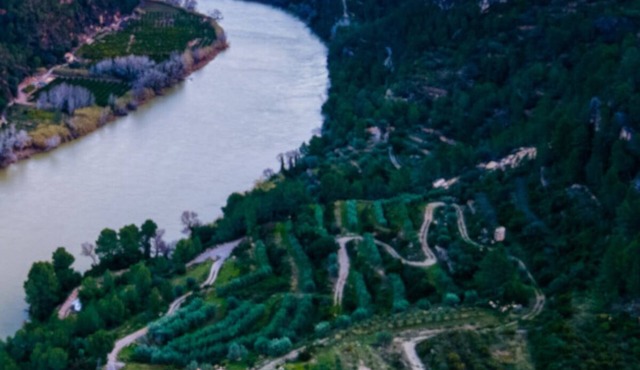 luxury farmhouse with magnificent views mountains and River Ebro
