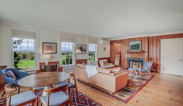 Luxury Farmhouse with Stowe Views