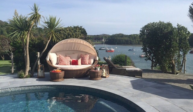 Luxury Featured Beachfront Home in Picturesque St.Mawes, F