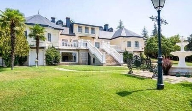 Luxury Finca in the Sierra de Madrid - Swimming Pool, Gardens and Total Privacy
