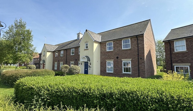 Luxury first floor apartment sleeping 3 in 1 king sized bedroom.