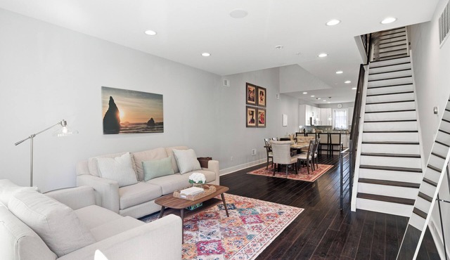 Luxury Fishtown - 3 Ensuite BR - RoofDeck+Bar+Backyard- Perfect for 6- Sleeps 10