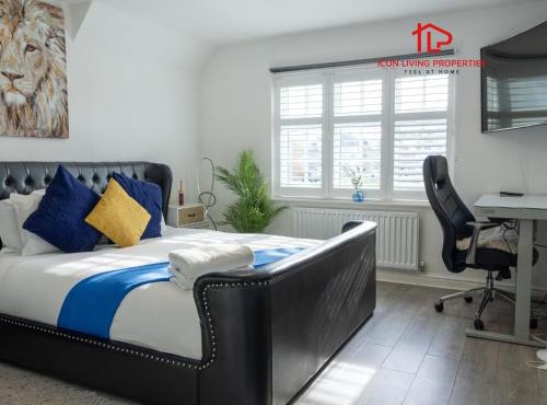 Luxury Five-Bedroom Home with Jacuzzi and Gym - Private One-Bedroom Garden Suite Available Separately