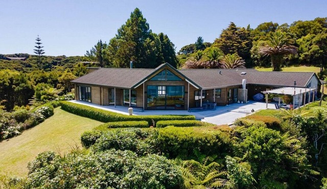 Luxury Five Bedroom Private Beach Estate with Starlink