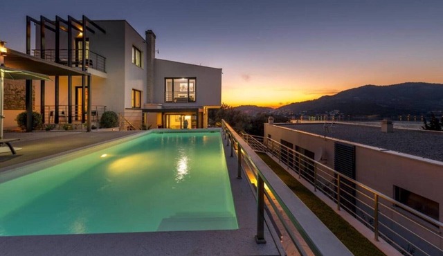 Luxury Five Bedroom Villa With Pool