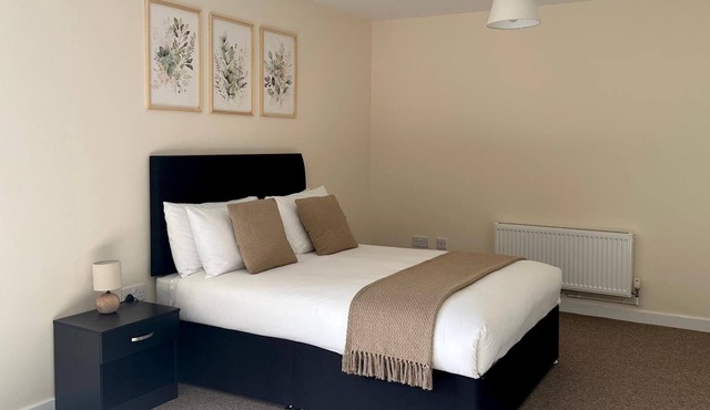 Luxury Flat w/Free Parking , Hospital and Bus Routes