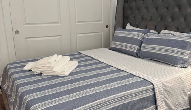 Luxury Flat with balcony in unit washer dryer