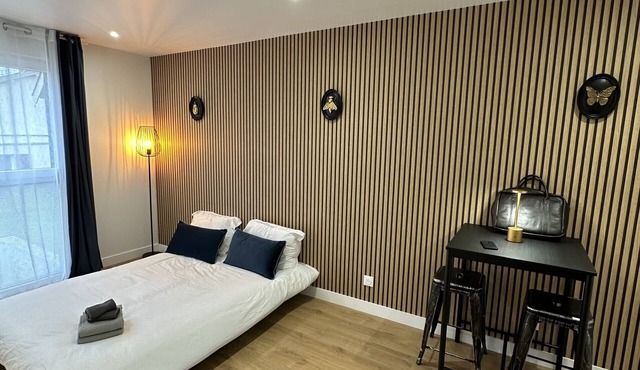 Luxury flat with shower and garden view