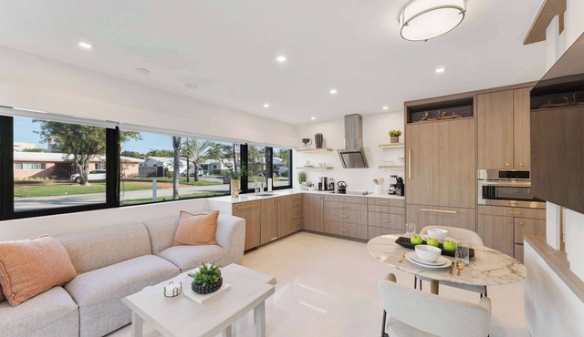 Luxury Florida King Bed Studio - Dog Friendly Oasis