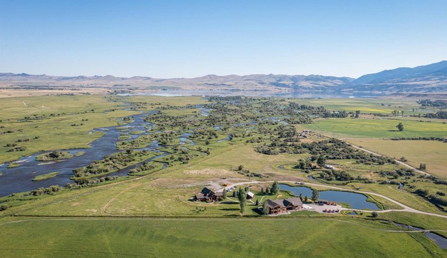 Luxury Fly Fishing Lodge - Off-Season Retreat Rental Opportunity