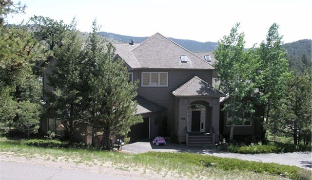 Luxury Foothills of Denver- Hottub, Great Location 30 minutes - dwntwn or skiing