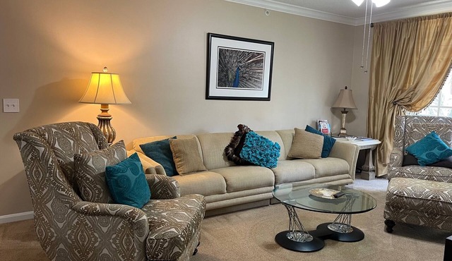 "LUXURY FOR LESS" in the heart of Rosemary Sq/30-Day Minimum Discounted Rate