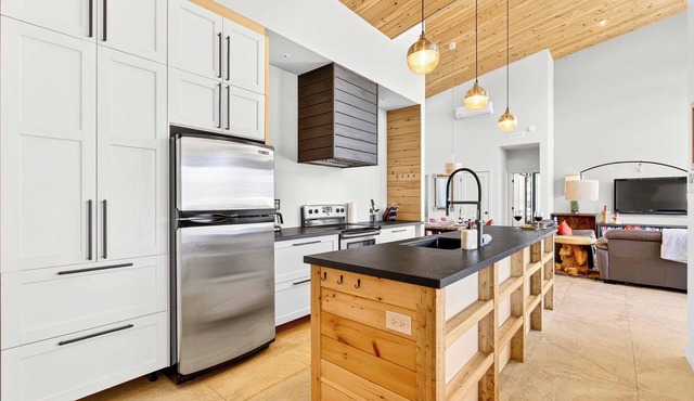 Luxury Forest Retreat with Fire-pit & Game Lounge