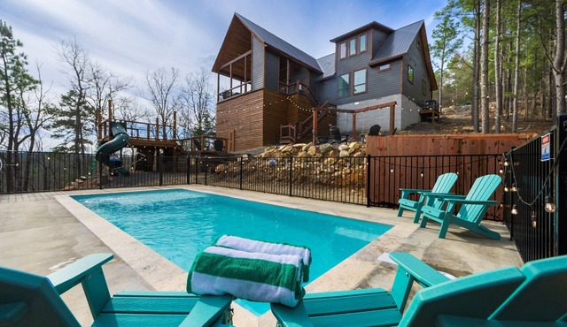 Luxury Forest Escape | NEW POOL, Loft, Swings Fire Pit & gorgeous nature views