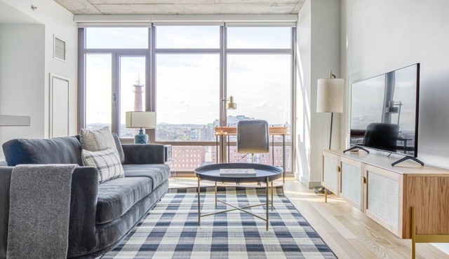 Luxury Fort Point 1BR w. W/D & Gym, by Blueground