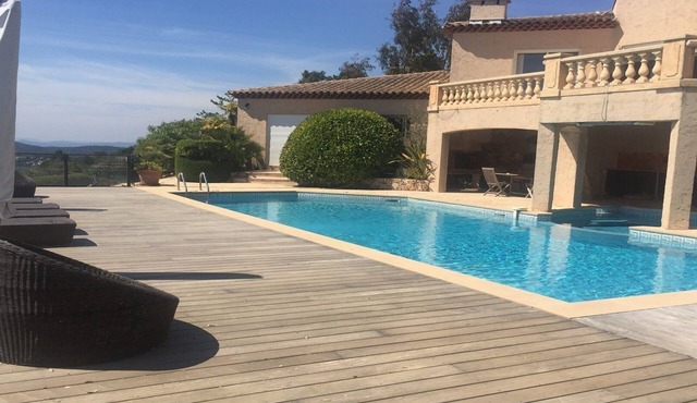 Luxury apartment with garden and pool, stunning mountain and sea views