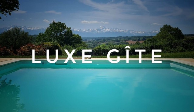Luxury gîte with PRIVATE SWIMMING POOL and breathtaking views over the Pyrenees