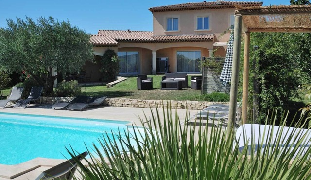 Luxury 150 m2 villa with heated pool and private spa.Aillan Hervé