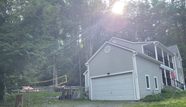 LUXURY FULL HOUSE ON THE LAKE Cannot use the dock, unless you book my boat