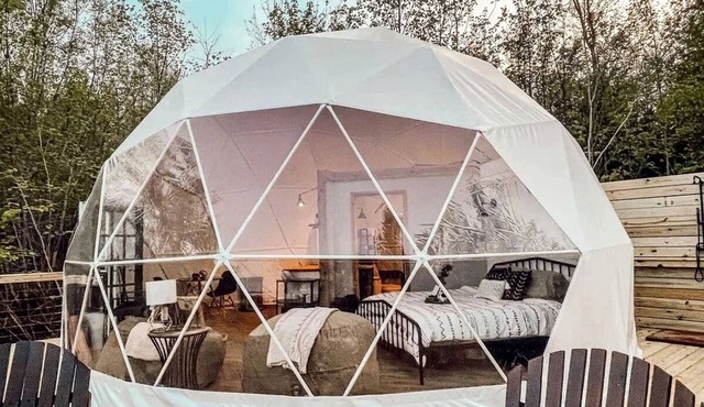 Luxury Fully Equipped Dome with Hot-Tub and Impressive Deck in Tennessee