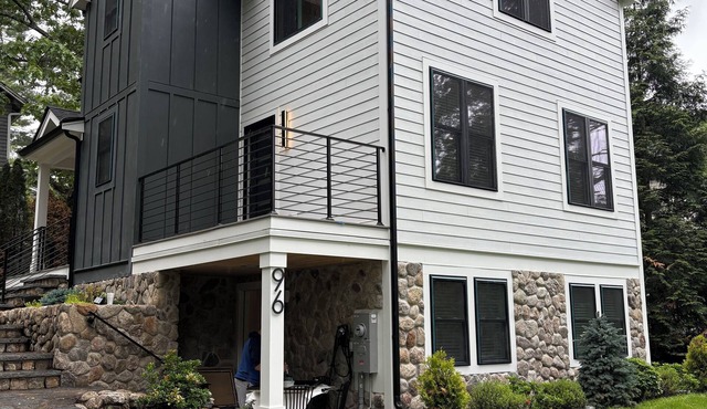 Luxury Furnished Home, Spa Bath + Steam Shower Wellesley