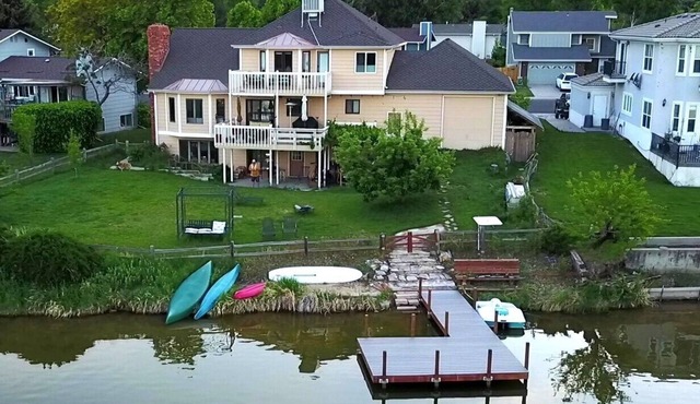 Luxury furnished Lakefront Executive Home