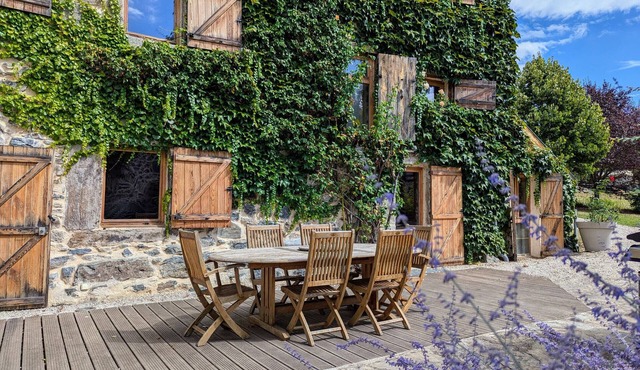 Luxury Gîte with Spa, Terrace, and Game Room in Scenic Blanlhac, Rosières