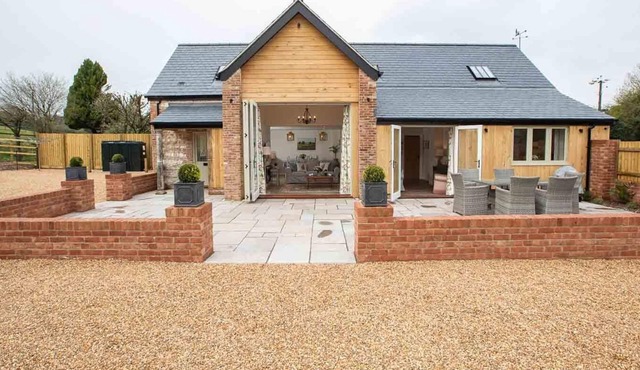 Luxury 3 Bed/Bath ensuite self catering accommodation in Dorset converted barn.