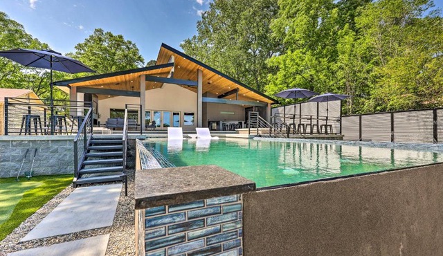 Luxury Gem with Game Room and Oaklawn Track Box!