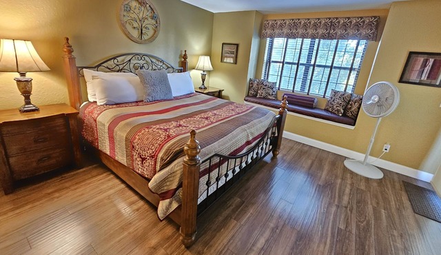 Luxury Getaway Branson Suite at the Greens at Thousand Hills! Great Rates!
