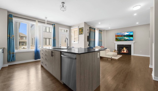 Luxury Getaway | Game Room Entertainment + Dedicated Office Space