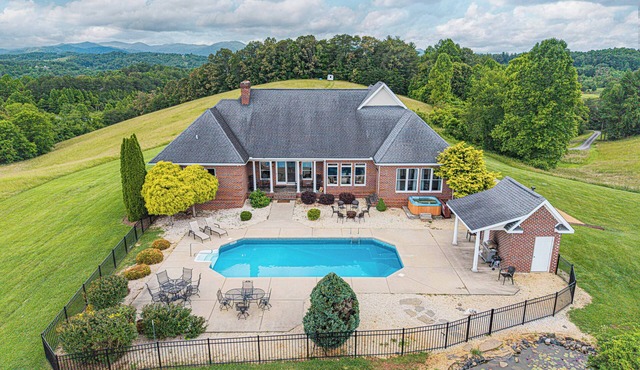 Luxury Getaway Home w/Breathtaking Views | Pool, Hot Tub | Sleeps 20