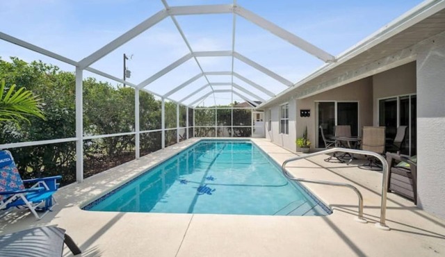Luxury Getaway in Cape Coral with heated Pool!