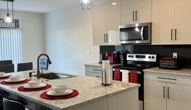 Luxury Getaway in Winter Haven (10 mins to LegoLand and Parks)