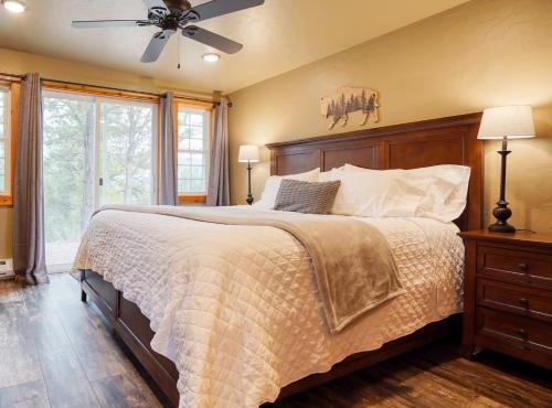 Luxury Getaway Near Mineral Spa - Ponderosa Cabin