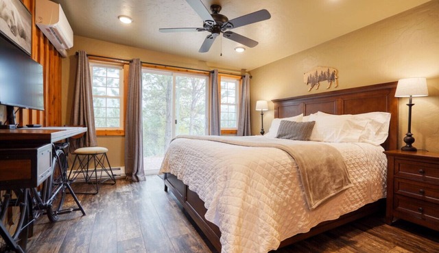 Luxury Getaway Near Mineral Spa - Ponderosa Cabin