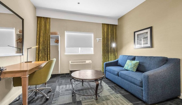 Luxury Getaway! with Free continental breakfast, close to Southwood Park