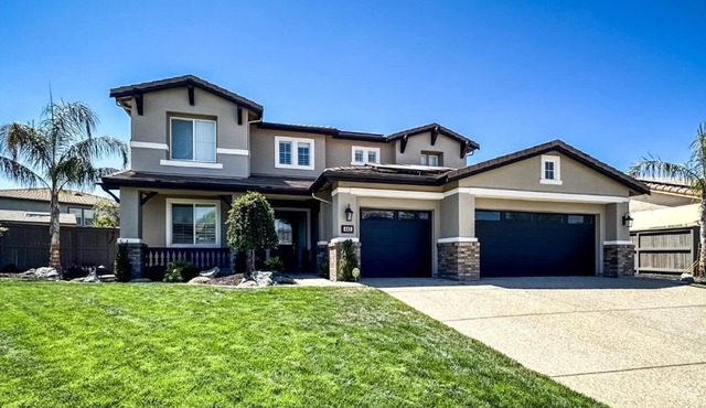 Luxury Getaway with Heated Pool and Hot Tub