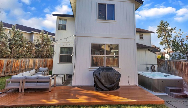 Luxury Getaway with Private Hot Tub, AC, WIFI, Cable
