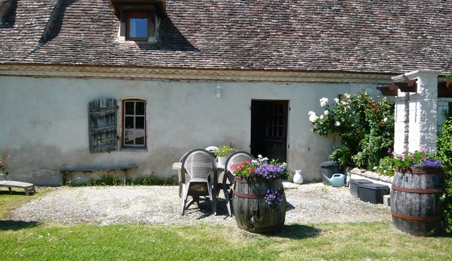 Luxury gite for adult couples, peaceful, open views, large swimming pool